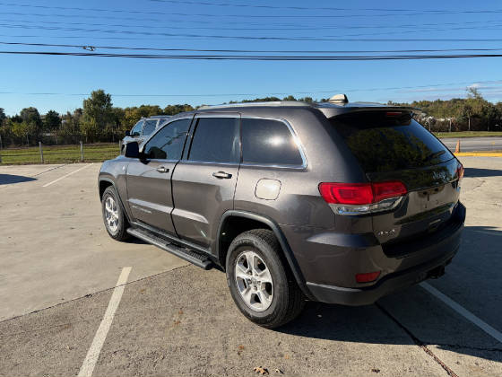 webassets/16grandcherokeerear.jpg