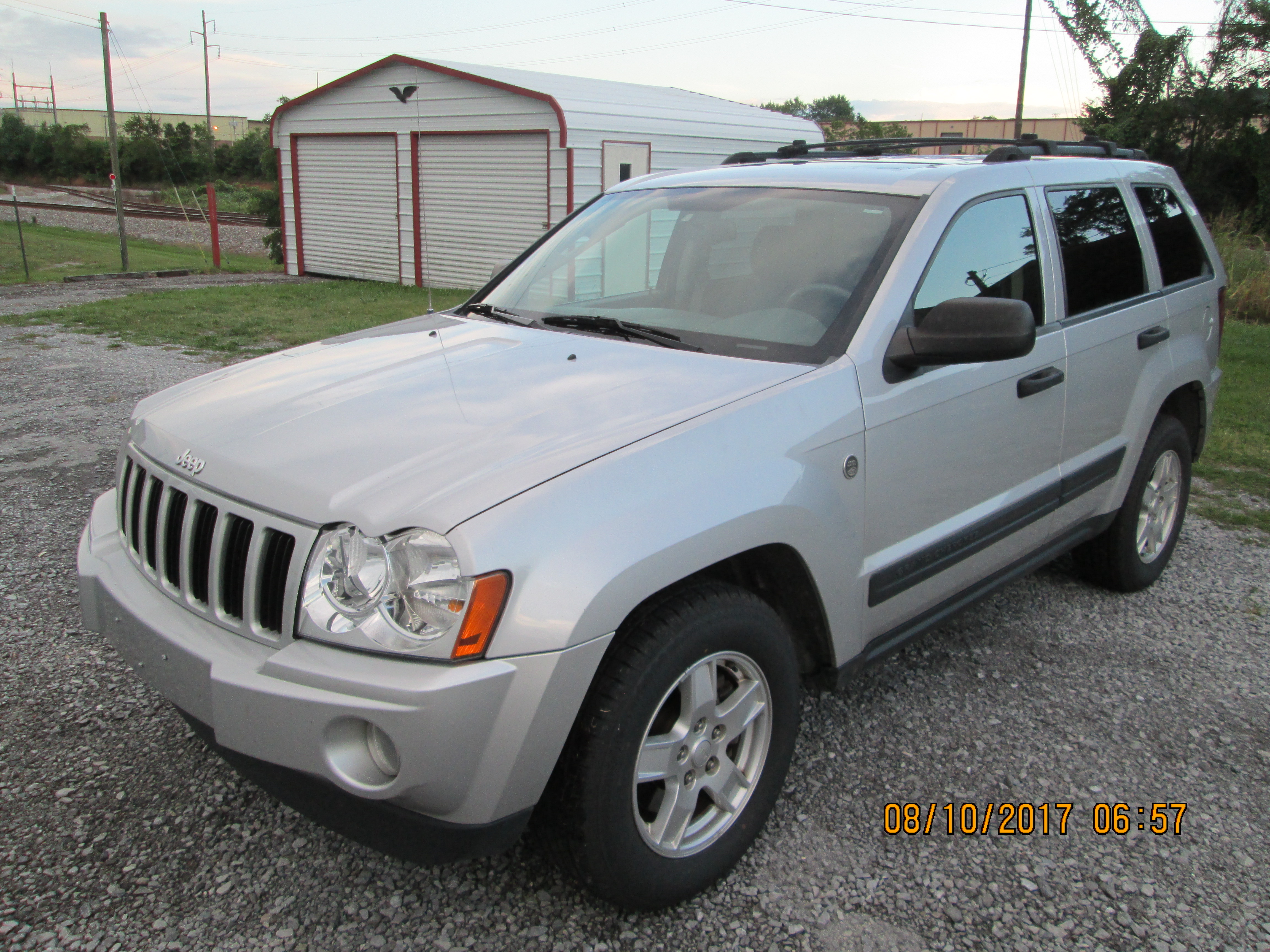 webassets/2005grandcherokee.JPG