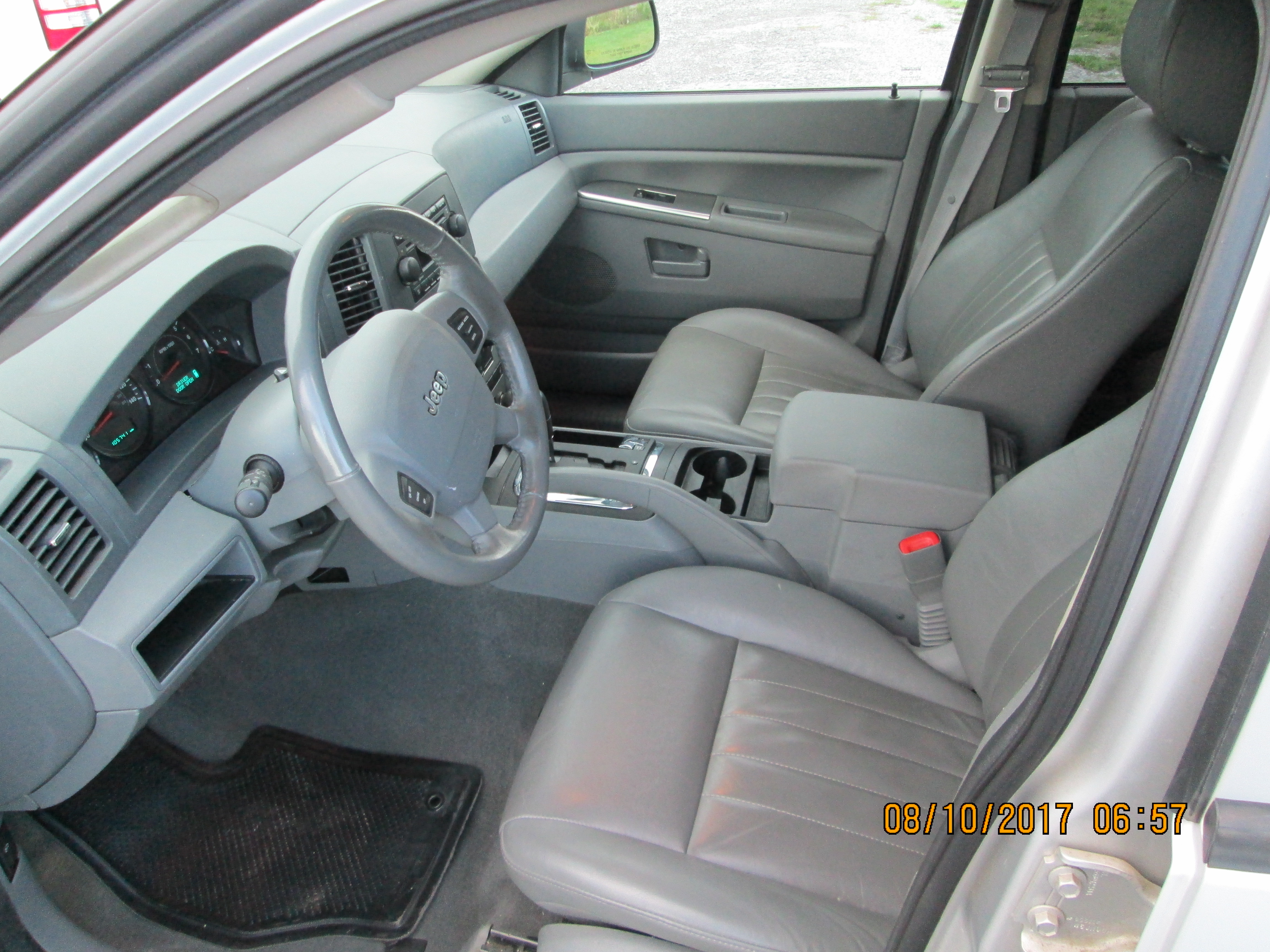 webassets/2005grandcherokeeseat.JPG