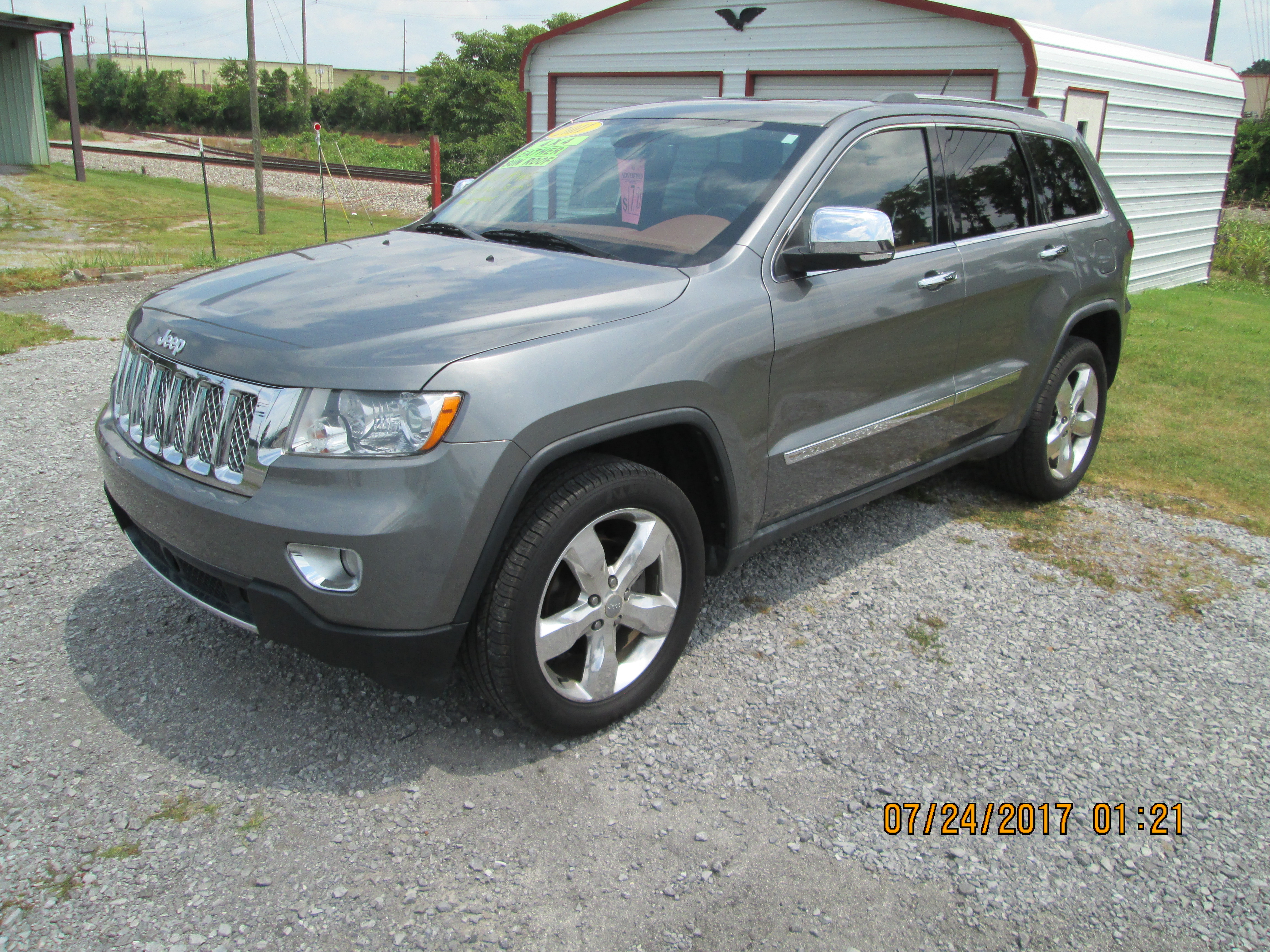 webassets/2011grandcherokeefront.JPG